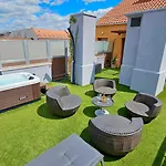Jacuzzi Tuscany Terrace Apartment Free Parking